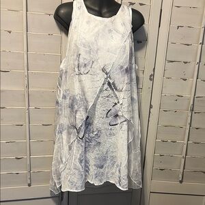 White and Blue Sleeveless Blouse flows in florals and butterflies size XL